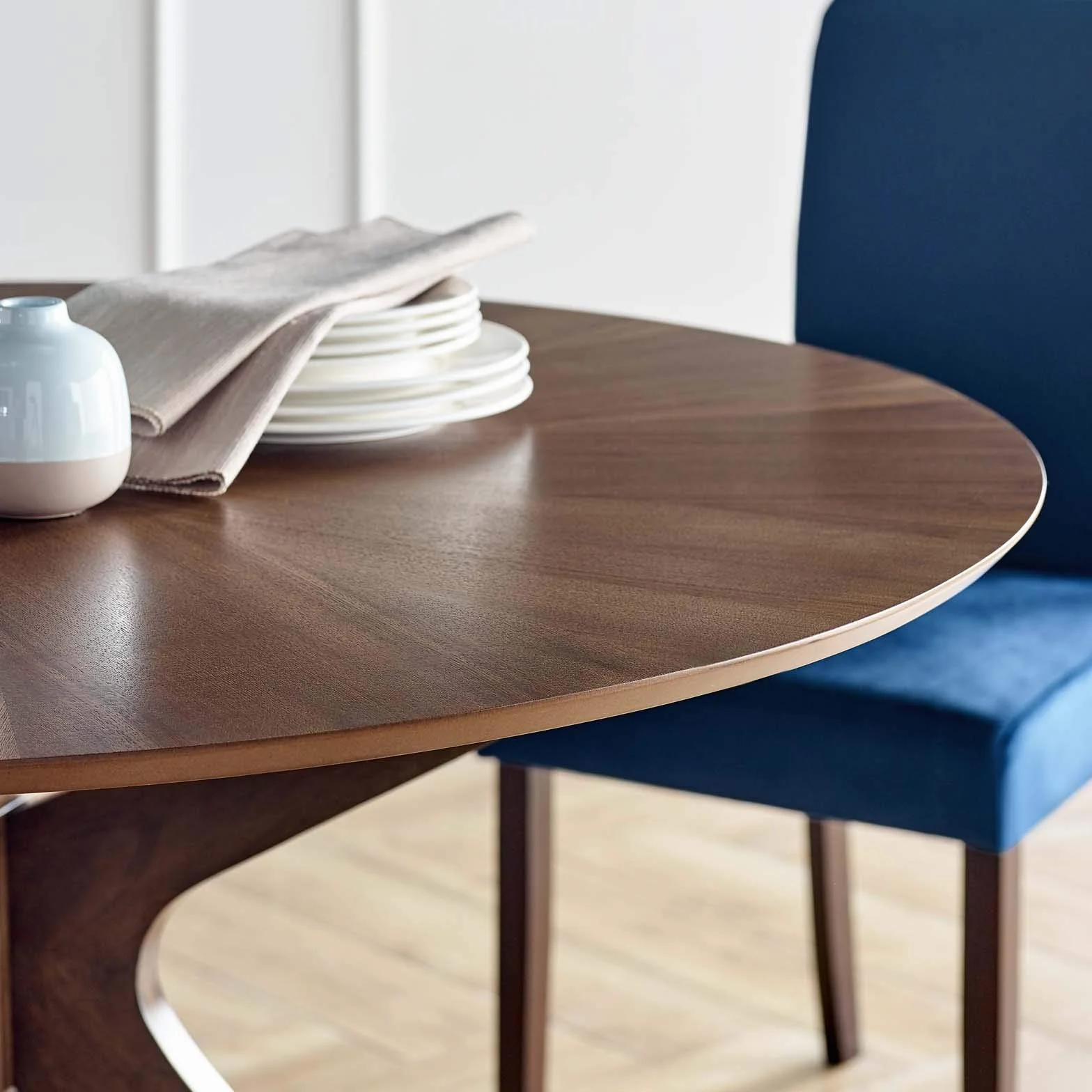 Modway Crossroads 47" Round Wood Dining Table, Walnut